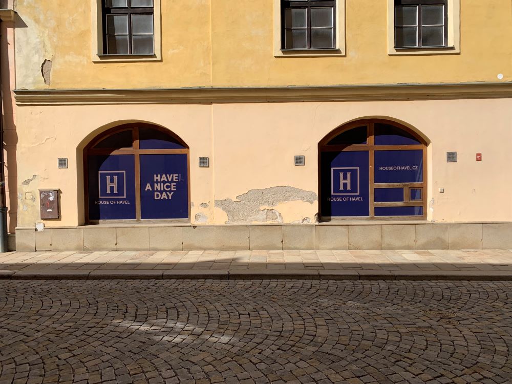 Akvizice nemovitostí (2019).