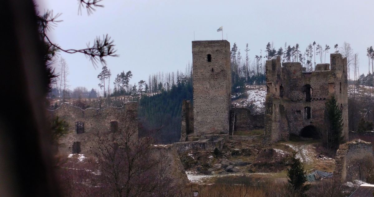 Zřícenina Rokštejna u Panské Lhoty