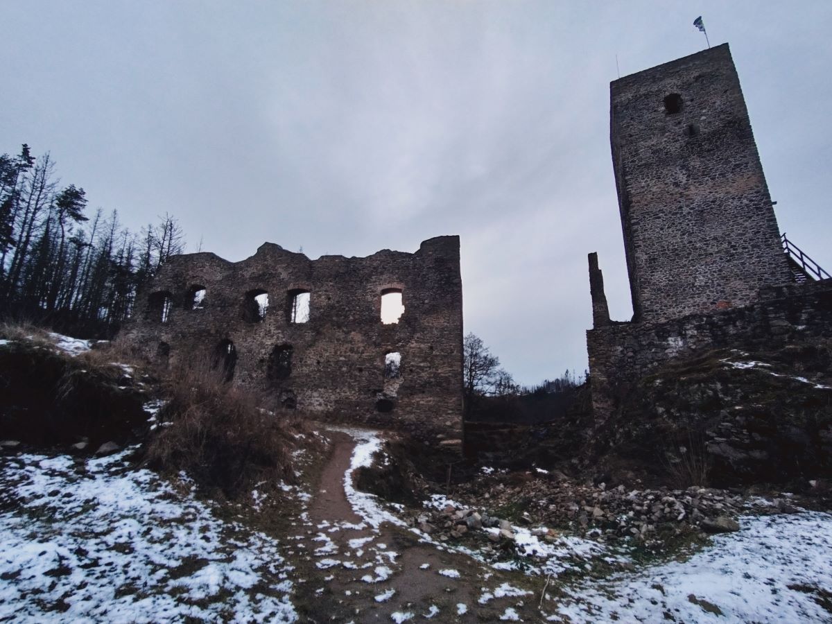 Zřícenina Rokštejna u Panské Lhoty