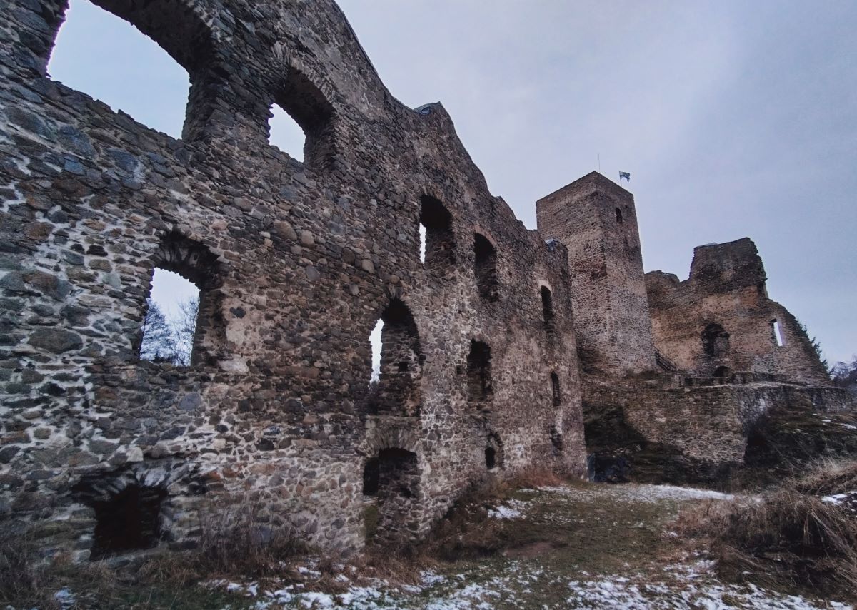 Zřícenina Rokštejna u Panské Lhoty