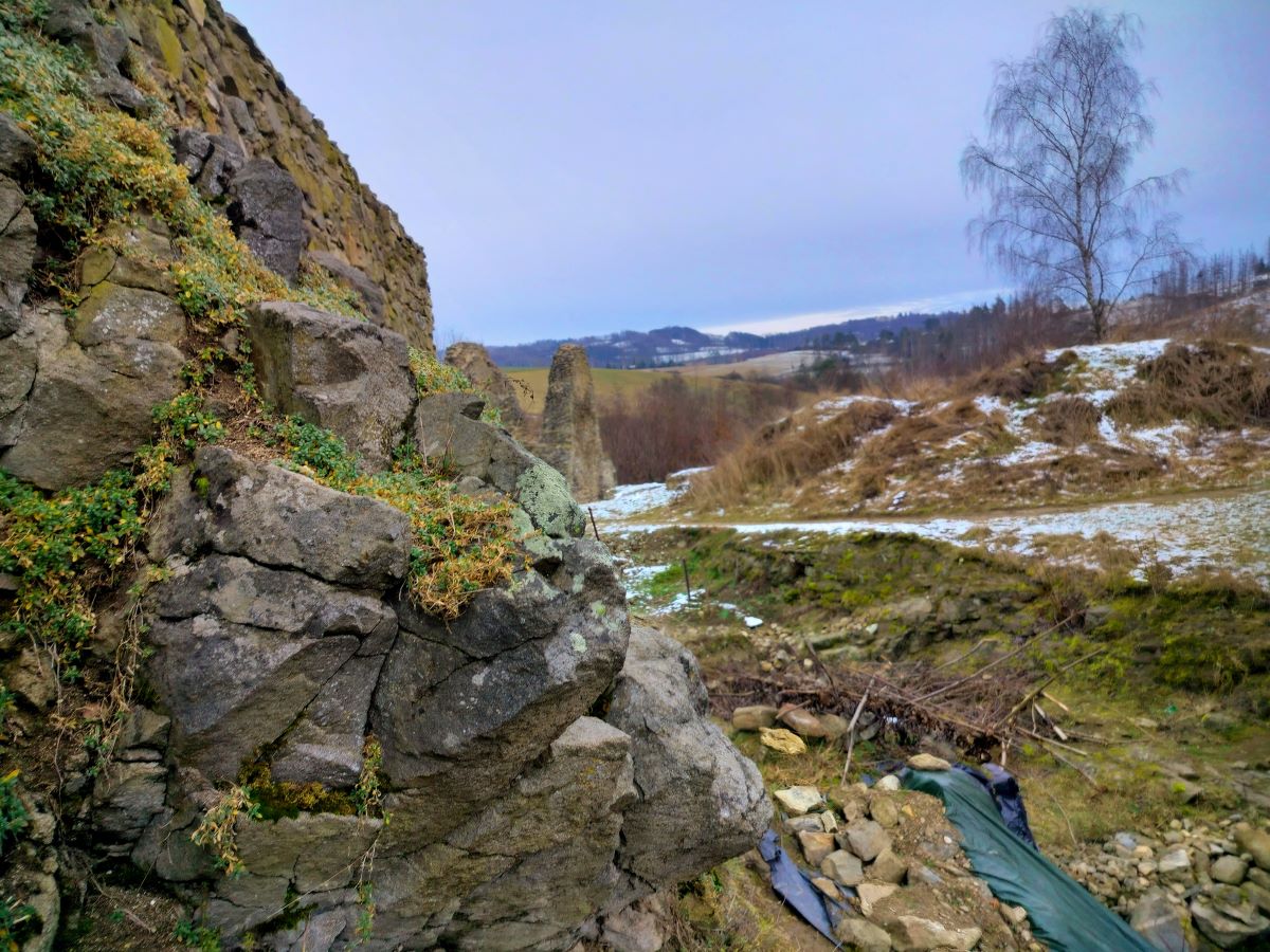 Zřícenina Rokštejna u Panské Lhoty
