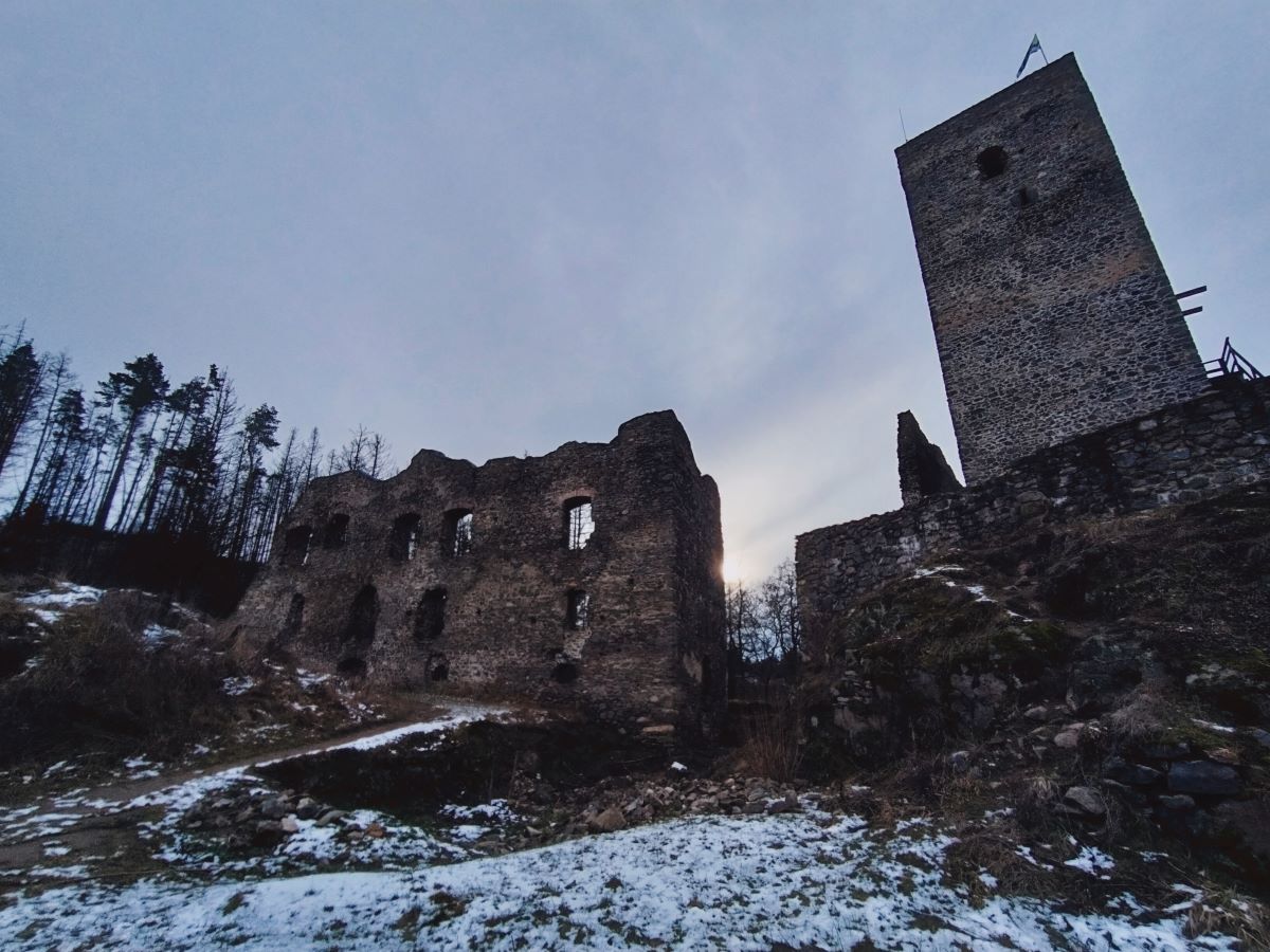 Zřícenina Rokštejna u Panské Lhoty
