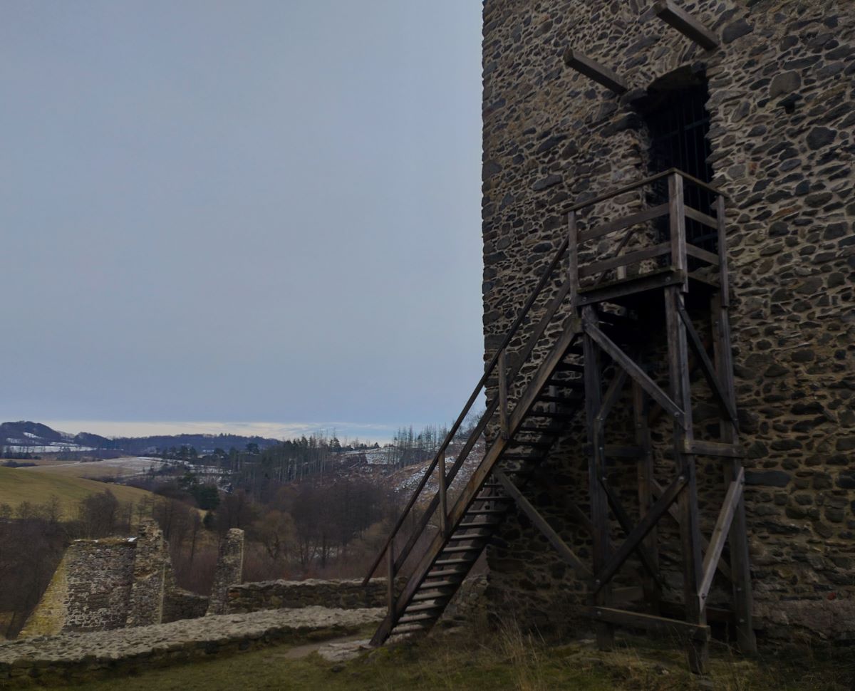 Zřícenina Rokštejna u Panské Lhoty