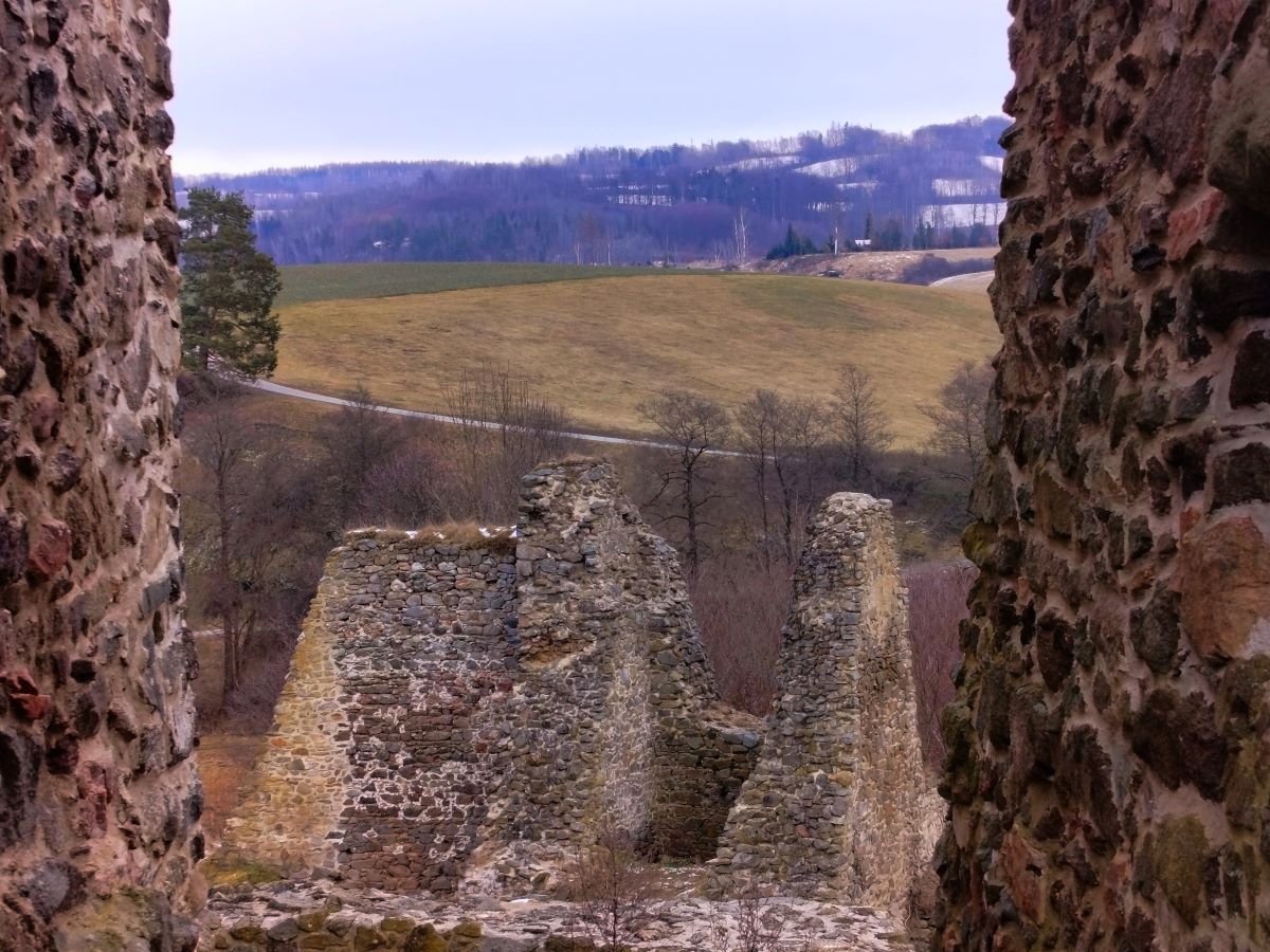 Zřícenina Rokštejna u Panské Lhoty