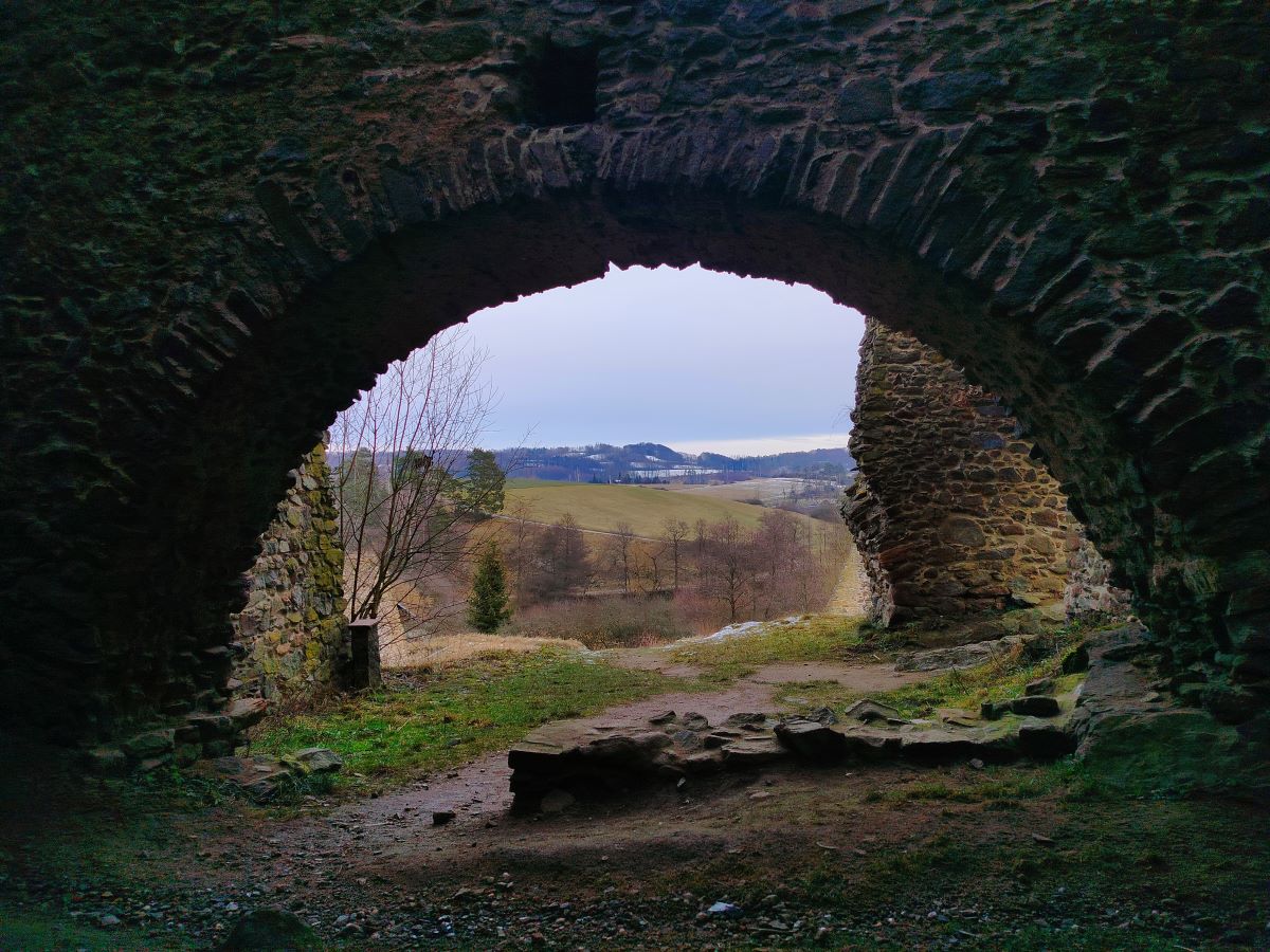 Zřícenina Rokštejna u Panské Lhoty