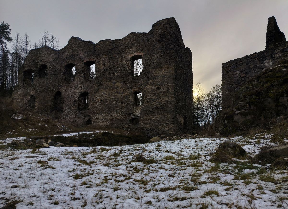 Zřícenina Rokštejna u Panské Lhoty