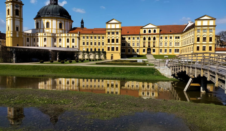 Park u zámku v Jaroměřicích nad Rokytnou