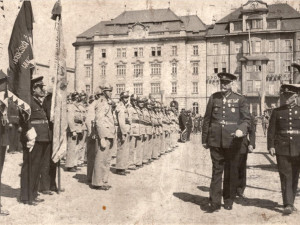 Slavnostní nástup jihlavských hasičů na Masarykově náměstí v Jihlavě při sjezdu roku 1931. Foto SDH Jihlava