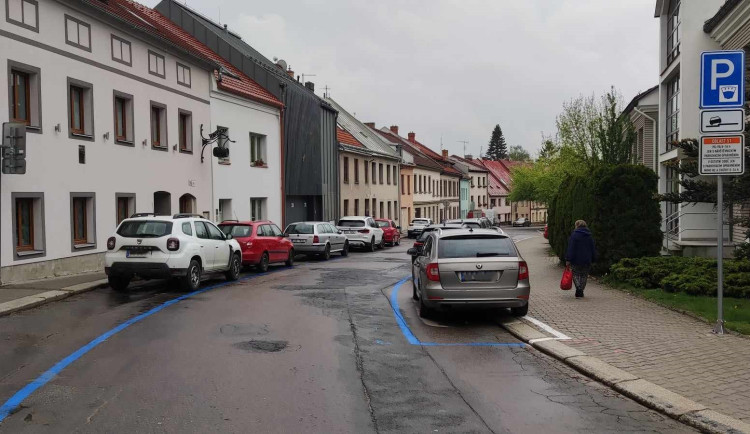 Modré zóny ve Fibichově ulici