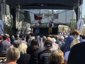 Májové slavnosti se zaplétáním máje v Jihlavě