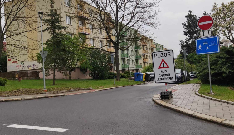 Modré zóny ve Fibichově ulici