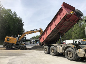 Stavba okružní křižovatky na dálničním přivaděči