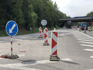 Stavba okružní křižovatky na dálničním přivaděči