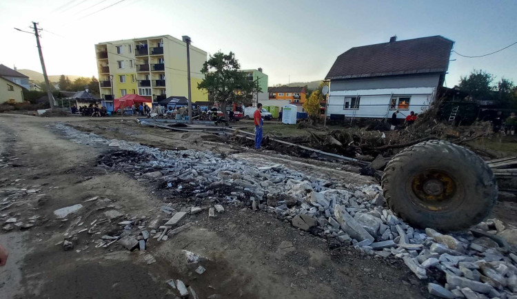 Dobrovolníci z Jihlavska na záplavami postiženém Jesenicku