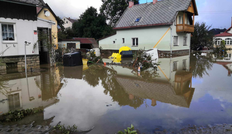 Dobrovolníci z Jihlavska na záplavami postiženém Jesenicku