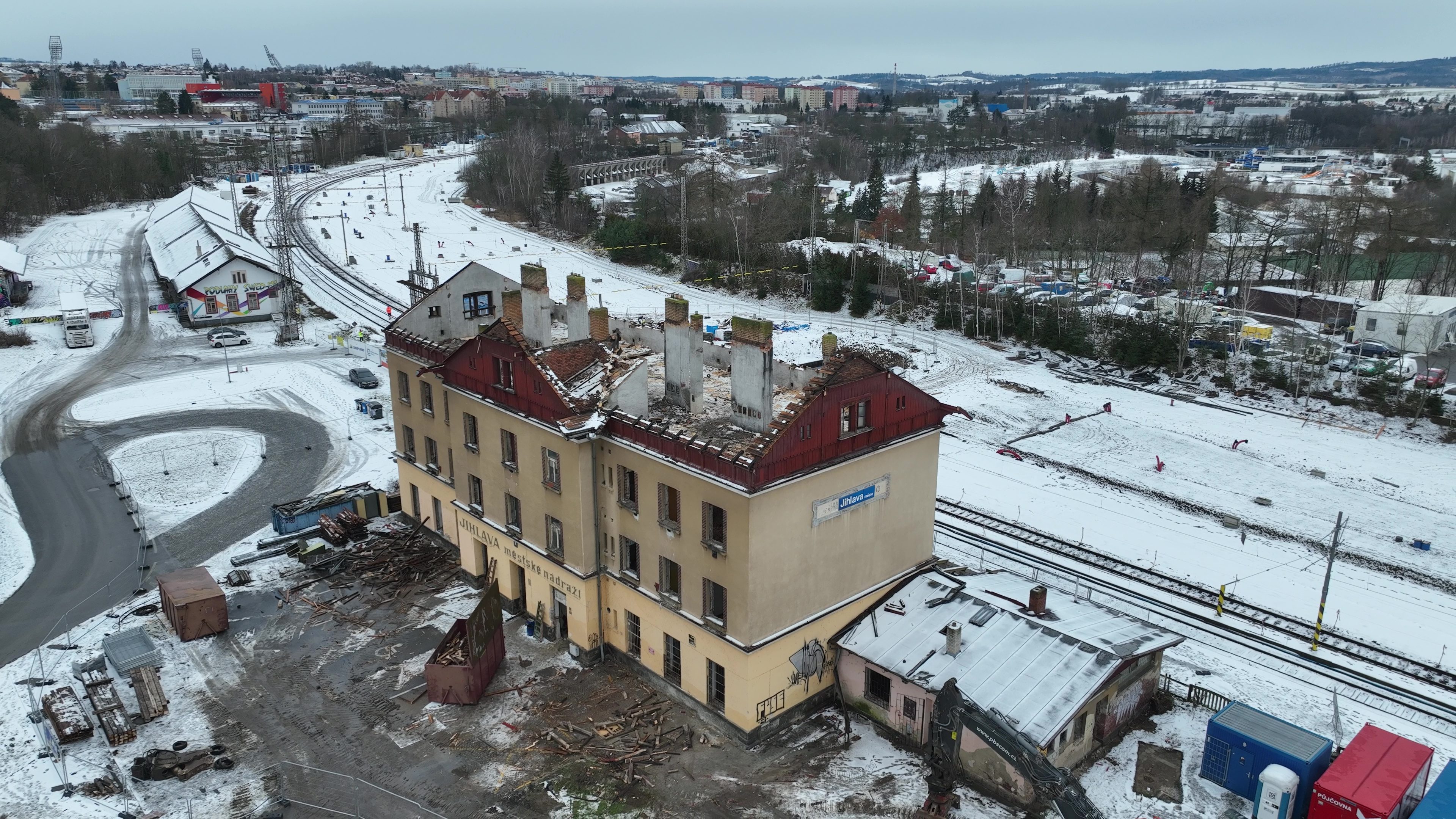 Demolice výpravní budovy ve stanici Jihlava - město