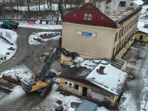 Demolice výpravní budovy ve stanici Jihlava - město