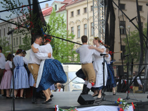Májové slavnosti a zaplétání máje v Jihlavě
