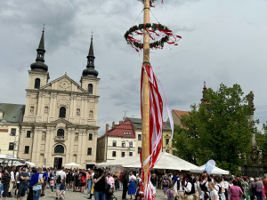 Májové slavnosti a zaplétání máje v Jihlavě