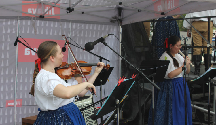 Májové slavnosti a zaplétání máje v Jihlavě