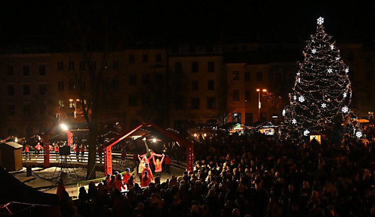 Slavnostní rozsvícení vánočního stromu v Jihlavě