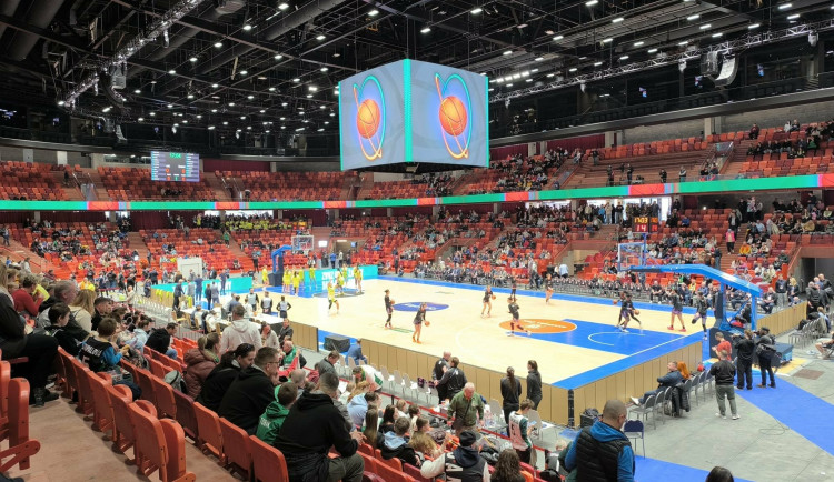 Basketbalový zápas ZVVZ USK Praha - Žabiny Brno