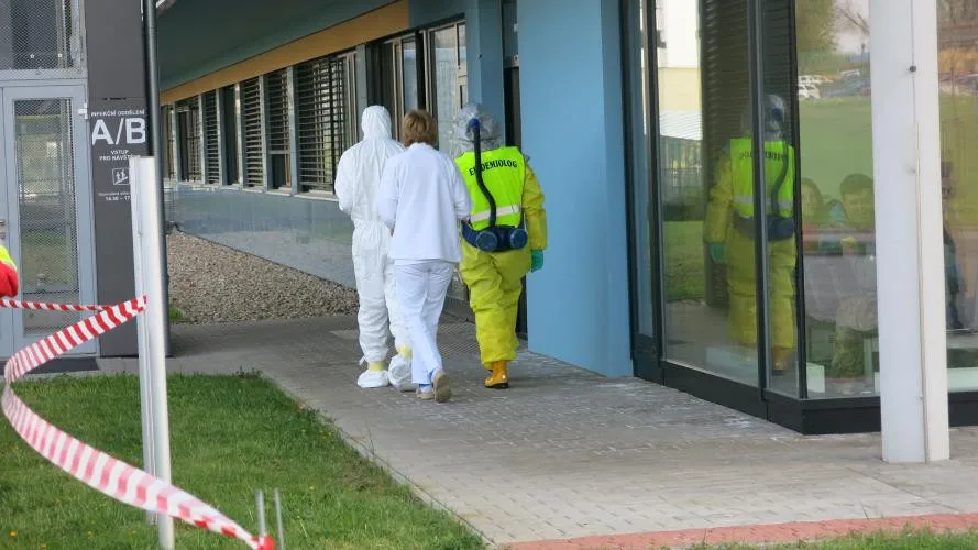 Ebola-006