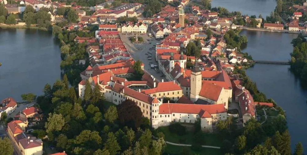 zamek v telci