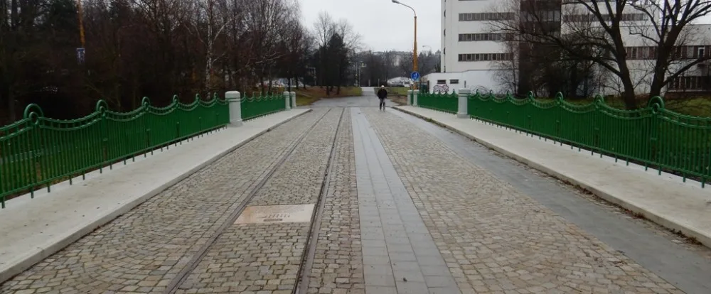 Žulová deska na mostě U Jánů