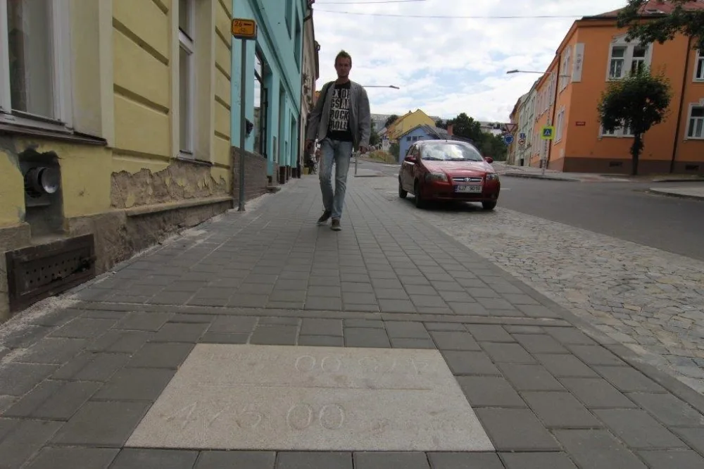 Nová informační deska ve Srázné ulici