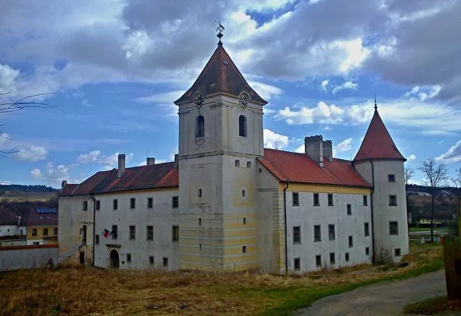 Zámek Písečné