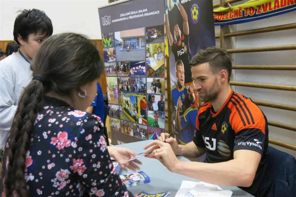 Fotbalisté na návštěvě jihlavské základní školy Jungmannova