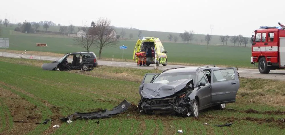 U benzinky v Dukovanech havarovala dvě auta. Výsledkem jsou čtyři zranění lidé