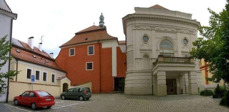Pelhřimovské divadlo ponese od pondělí jméno slavného rodáka Lubomíra Lipského