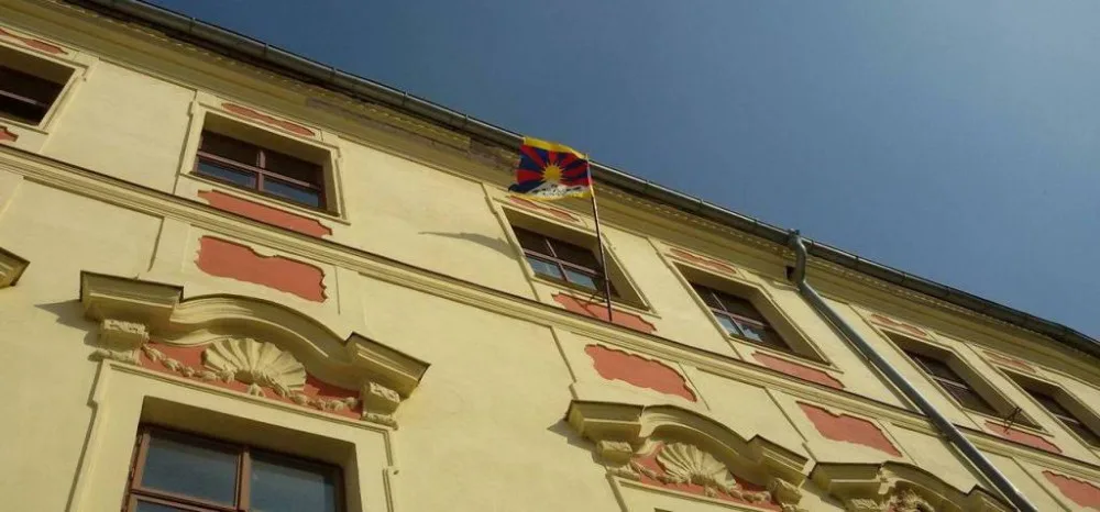 Jihlavskou vlajku na radnici dnes vystřídala vlajka tibetská