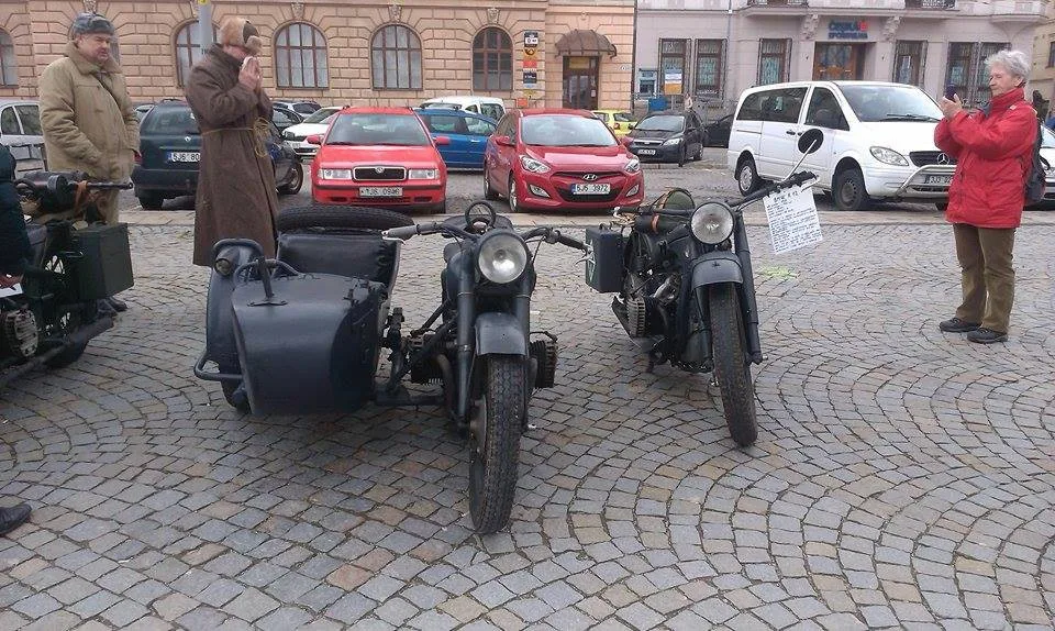 Přehlídka vojenské techniky na Masarykově náměstí - doprovodný program k modelářské soutěži