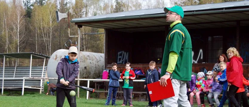 Děti ze základních škol si v rámci turnaje vyzkoušely, jaké to je hrát baseball 