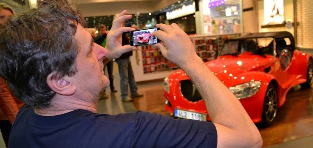 Náměstek hejtmana Libor Joukl v City Parku, kde probíhá výstava automobilů značky Kaipan