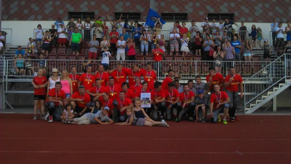 Vysočina Gladiators slaví zisk Iron Bowlu, ve finále predčili Třinec 18:13
