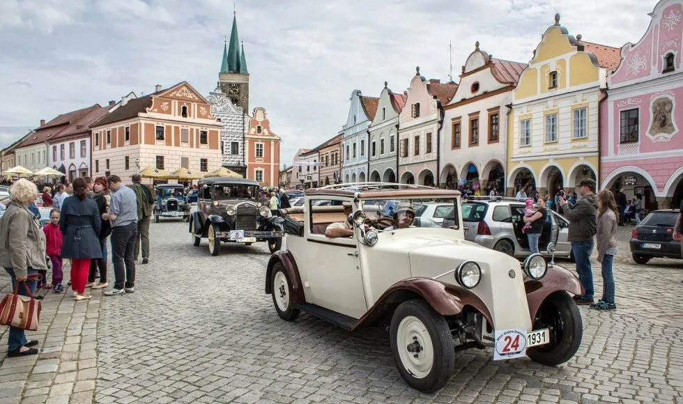 Automobiloví veteráni se o víkendu sjedou do Telče na Mezi dvěma branami
