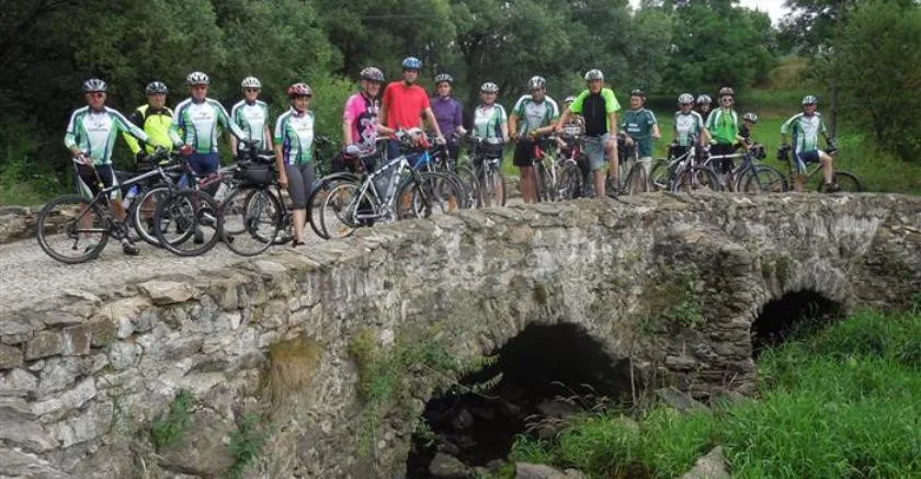 Přes 400 kilometrů ušlapaly skoro dvě stovky cyklistů v rámci Křížem krážem Vysočinou na kole