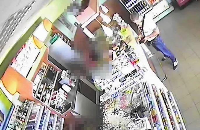 Z dodávky zaparkované v Dobroníně zmizelo 15 tisíc. Policie prosí o informace k identifikaci