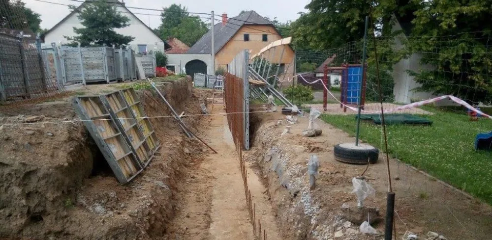 Lidé v Popicích se mohou těšit na nové víceúčelové hřiště s umělým povrchem