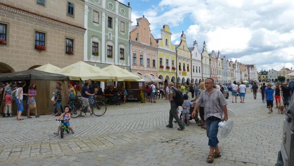 Město Telč během tohoto roku navštěvuje více turistů, pomohlo počasí i zajímavé akce