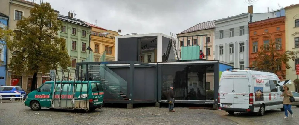 Přípravy na výstavu na jihlavském Masarykově náměstí