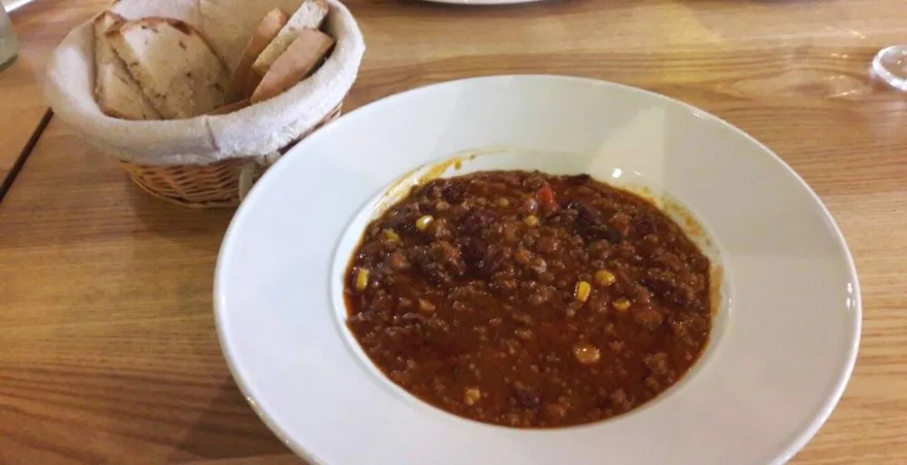 Chilli con carne s domácím chlebem