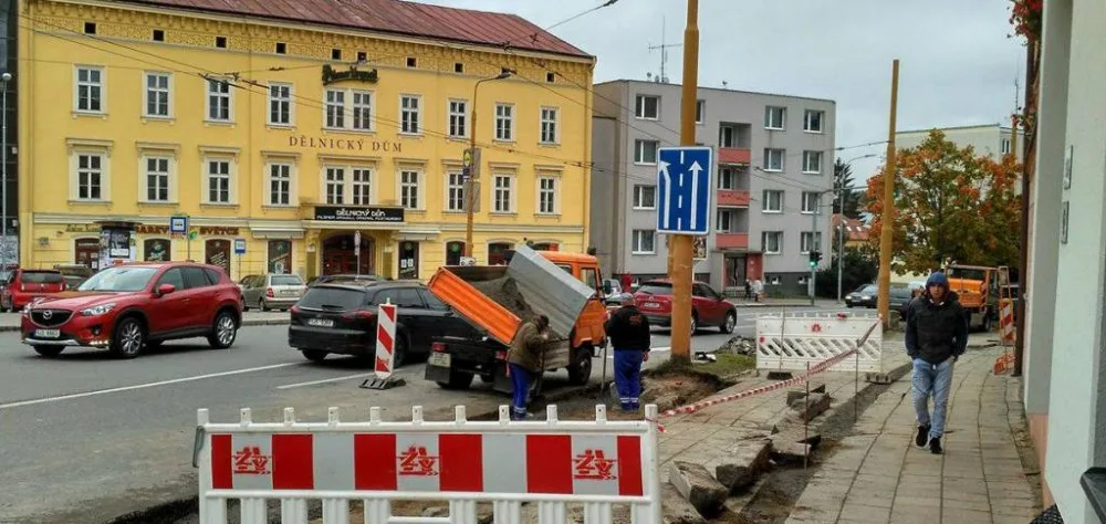 Jihlava se dočká nové zastávky MHD. Naproti Dělnickému domu přibude zastávka Fibichova