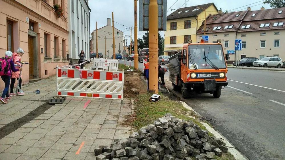 Jihlava se dočká nové zastávky MHD. Naproti Dělnickému domu přibude zastávka Fibichova