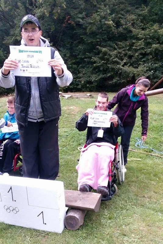 Handicapovaní lidé mohli díky sbírce plastových víček jet na rekondiční pobyt na Čeřínek