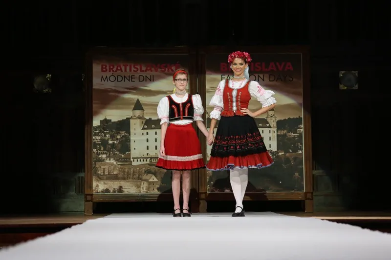 Nadační fond MA-MA Foundation opět plnil přání v zahraničí. Tříletá Adélka vyrazila k moři, čtrnáctiletá Martina se prošla po molu s Andreou Verešovou